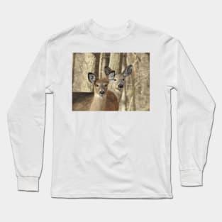 Whitetail deer, doe and babe, wildlife photography Long Sleeve T-Shirt